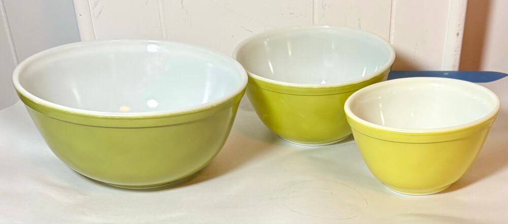 Vintage Pyrex Verde Nesting Mixing Bowls Set 3pc 401 402 403 Avocado Green MCM